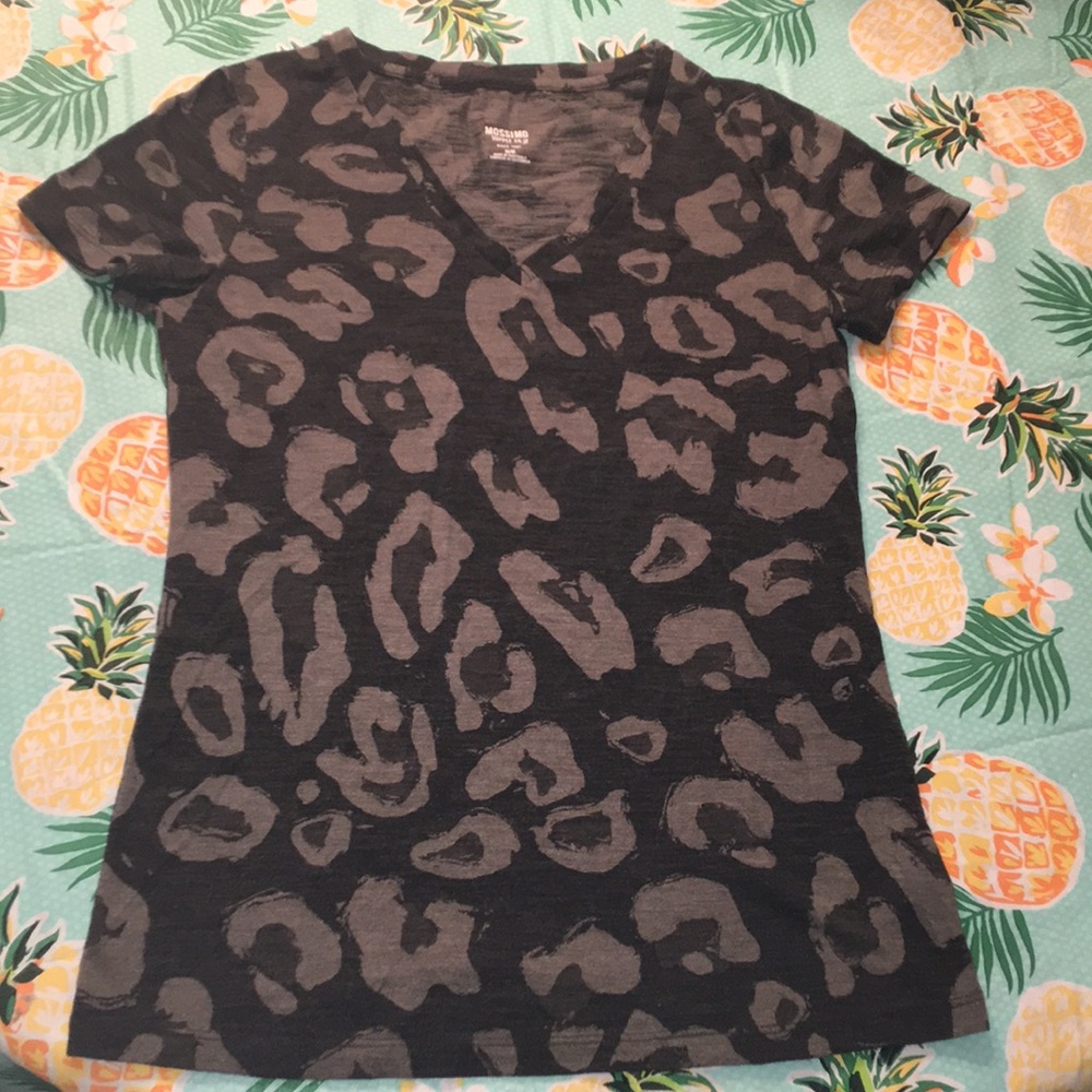 Mossimo leopard print camp colored tee shirt med